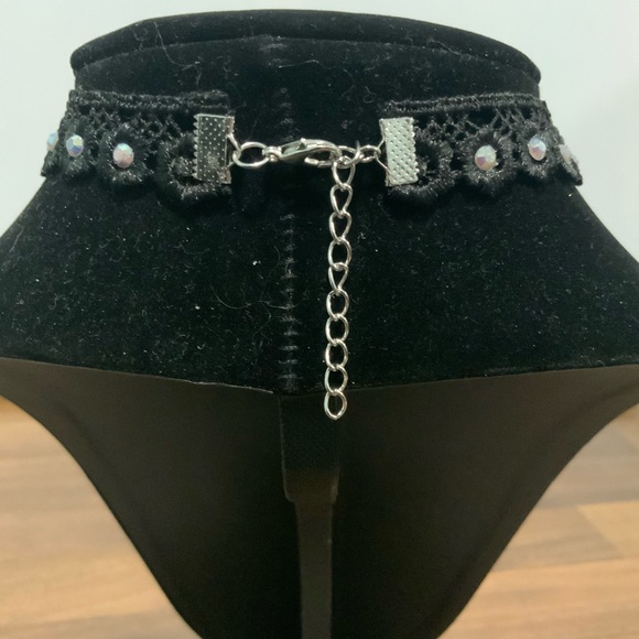 Skull Locket & Swarovski Charm Choker - Picture 4 of 4